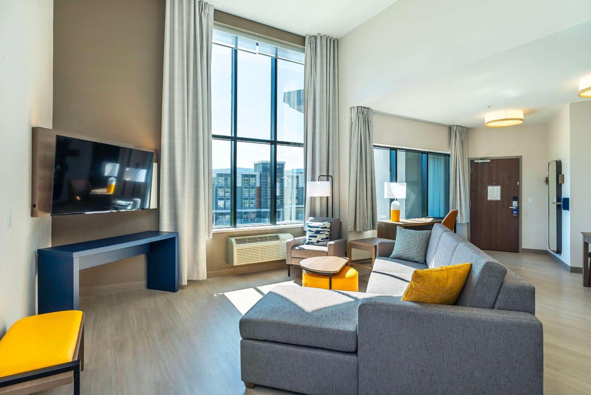 Comfort Suites Κελόουνα  Εξωτερικό φωτογραφία