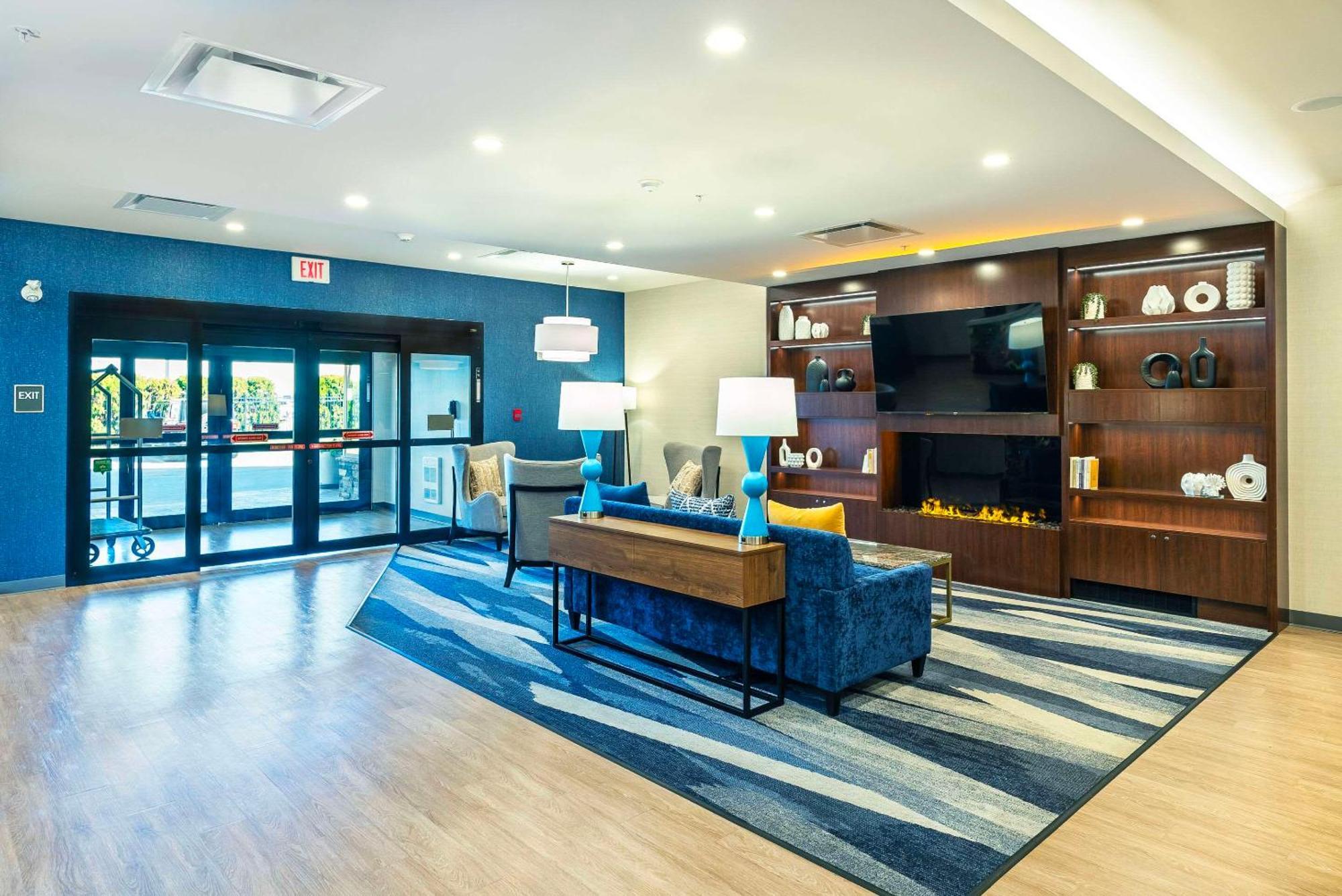 Comfort Suites Κελόουνα  Εξωτερικό φωτογραφία