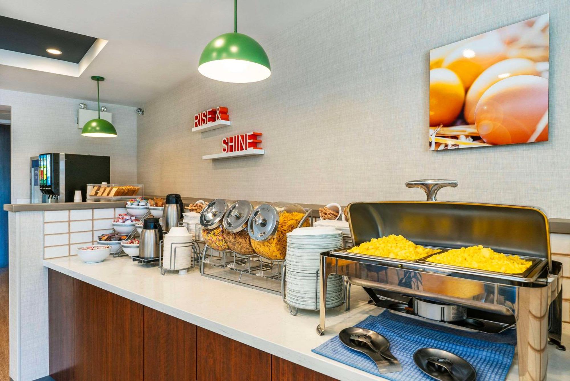 Comfort Suites Κελόουνα  Εξωτερικό φωτογραφία