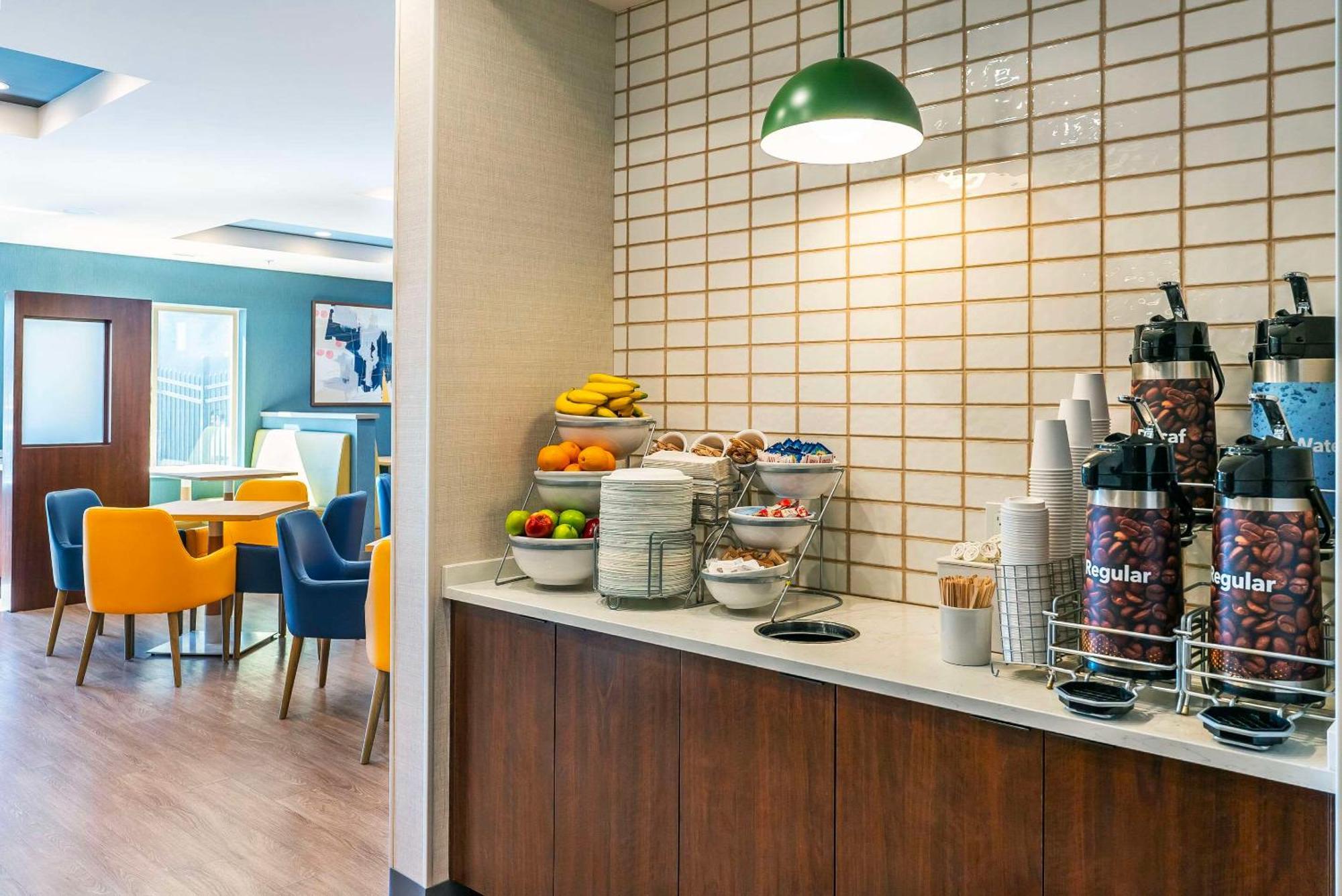 Comfort Suites Κελόουνα  Εξωτερικό φωτογραφία